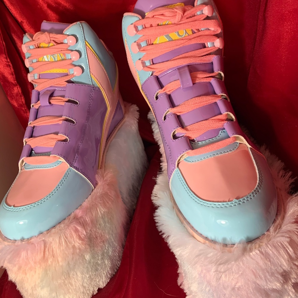 YRU kandi fur platforms!